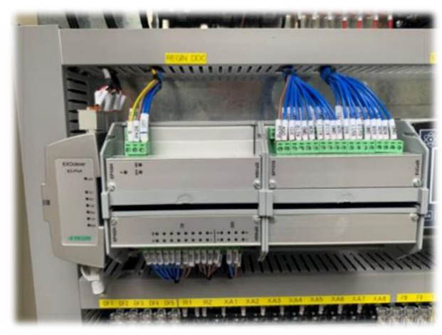 Intelligent air-conditioning with plug-in controller(Please see the attached text below for details.)